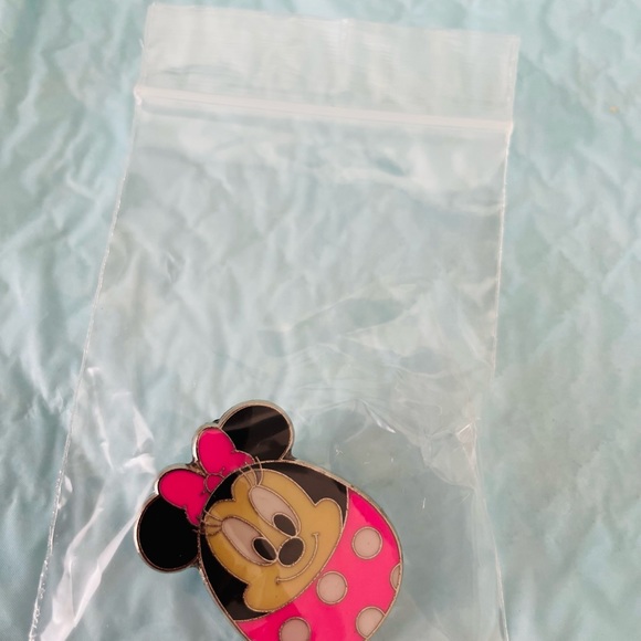 4 Disney pins. Piglet, Minnie Mouse, Micky at Disney MGM Studios, BuzzLightyear - Picture 10 of 10